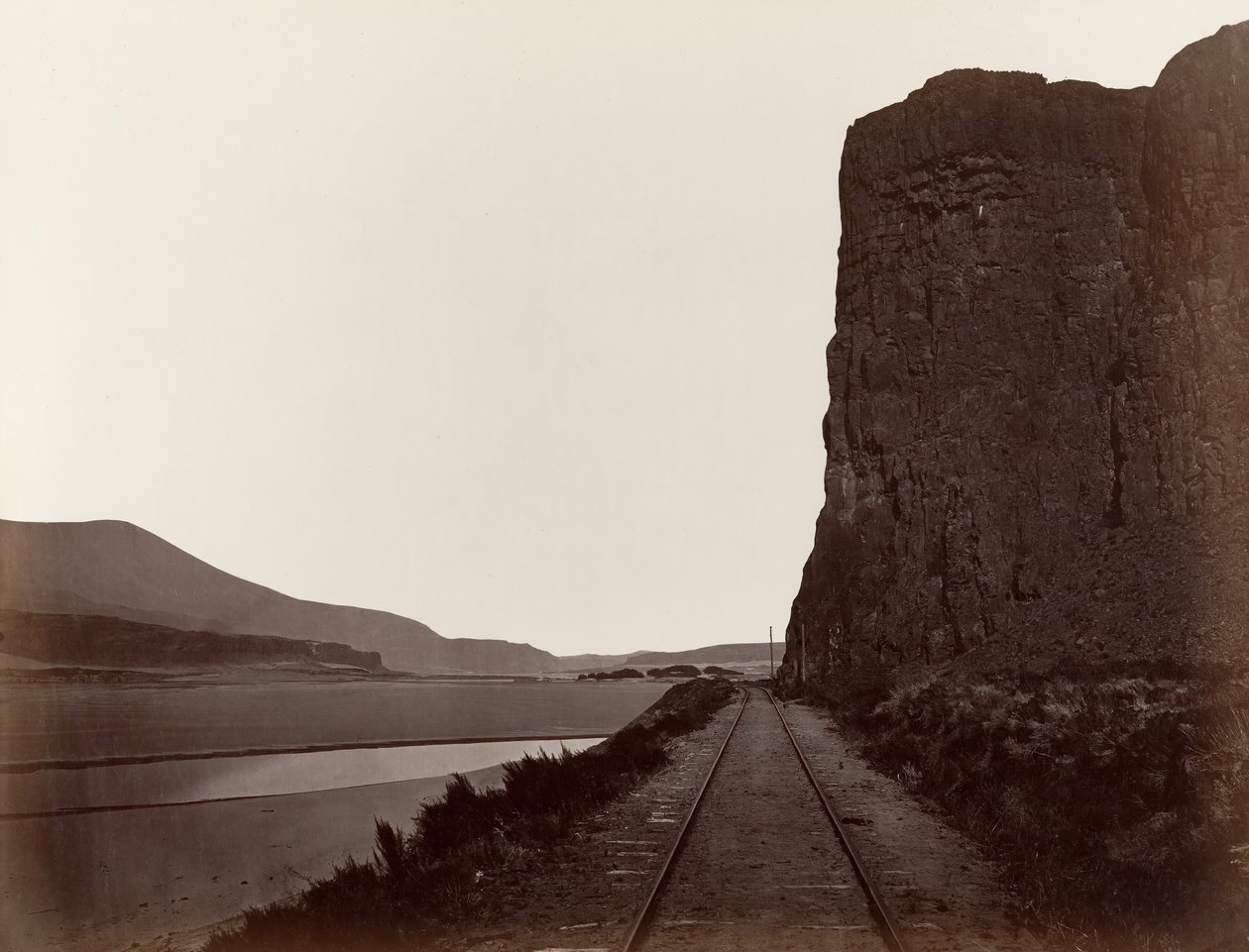 Mys Horn poblíž Celila, 1867. od Carleton Emmons Watkins