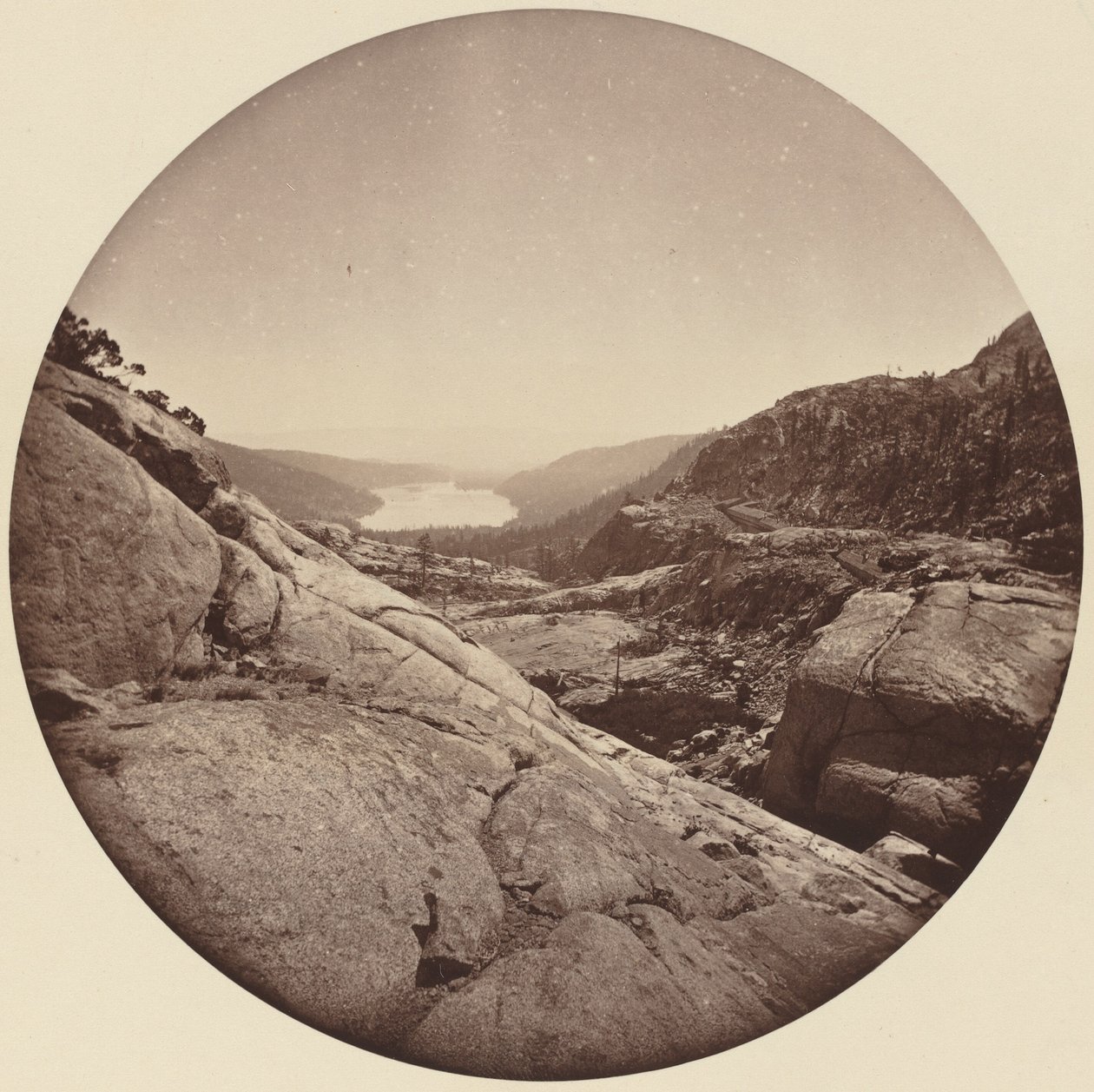 Donner Lake, Kalifornie, c. 60. léta 19. století. od Carleton Emmons Watkins