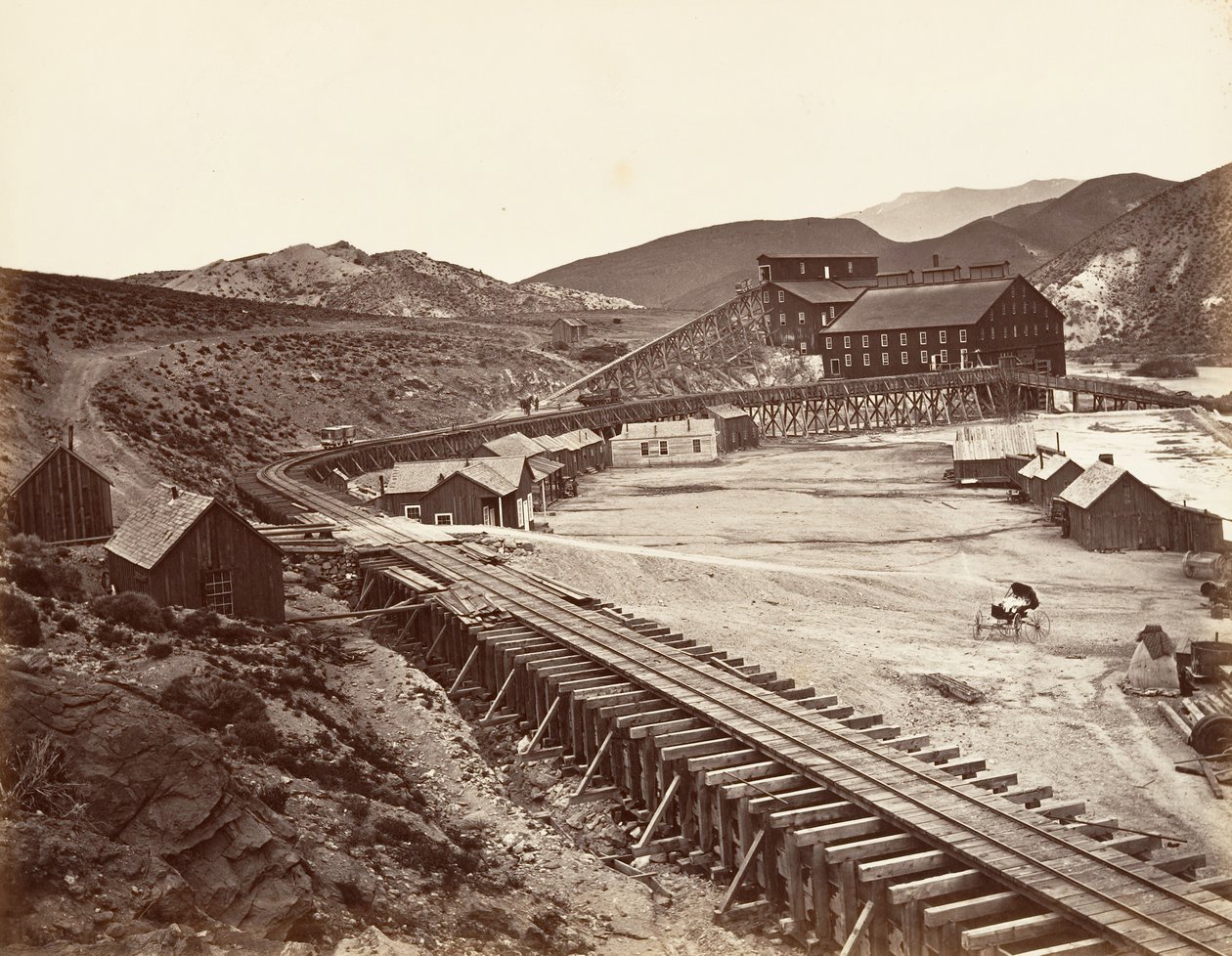 Eureka Quartz Mill and Flume, Nevada, 1875, vytištěno ca. 1876. od Carleton Emmons Watkins