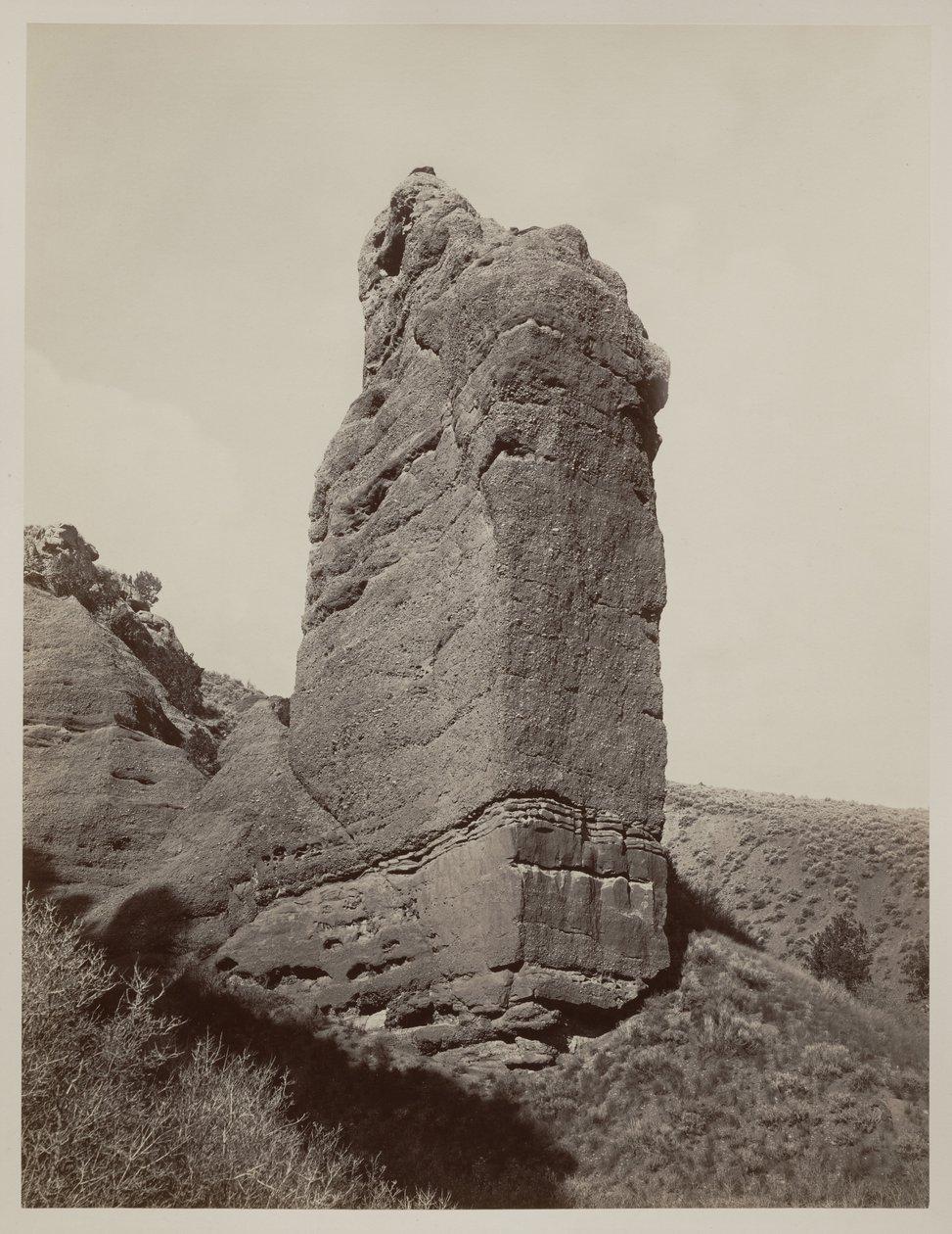 Sentinel Rock, Echo Canyon, Utah, 1873-74 od Carleton E. Watkins