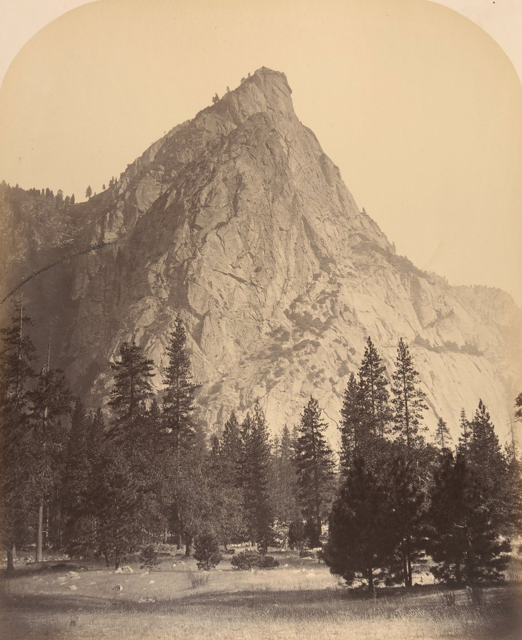 Tři bratři, pohled zepředu, 4480 stop, 1861. od Carleton Emmons Watkins