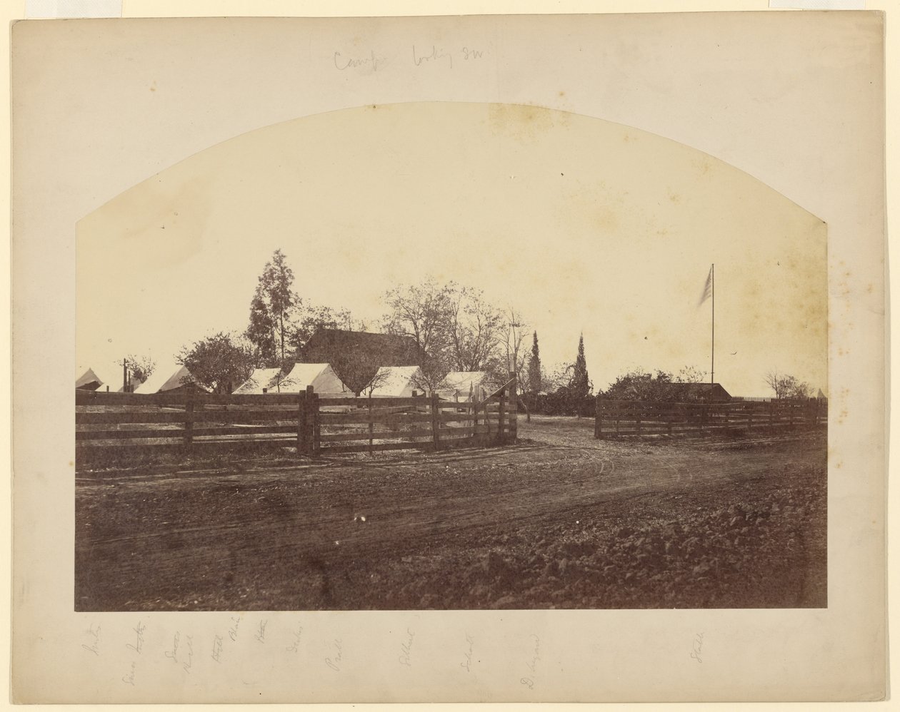 Tábor při pohledu na JZ od Carleton Watkins