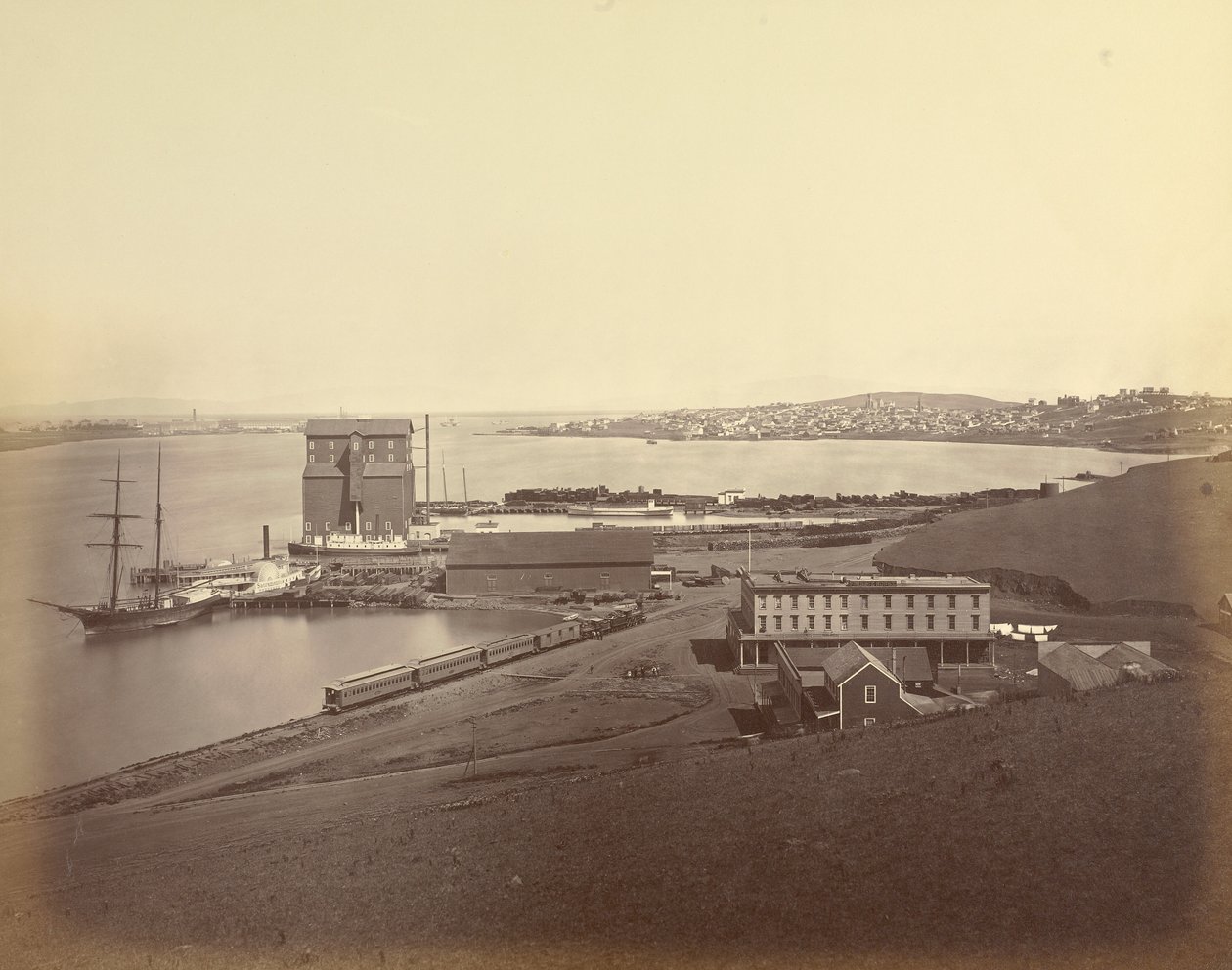 [Město Vallejo z jižní části Vallejo] od Carleton Watkins