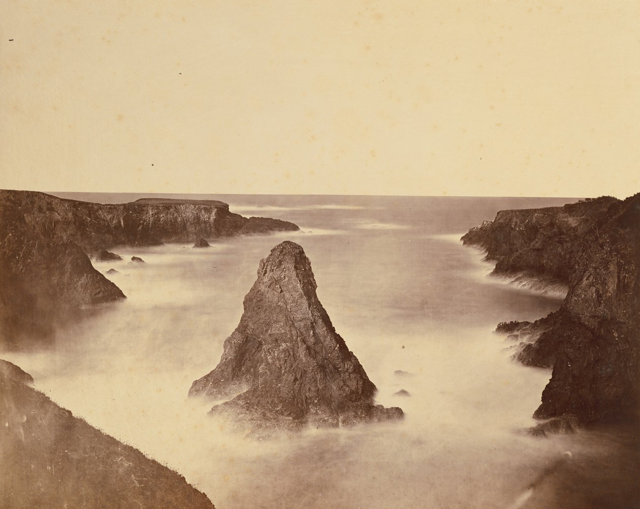 [Pohled na pobřeží č. 1] / [Pohled na pobřeží, Mendocino] od Carleton Watkins