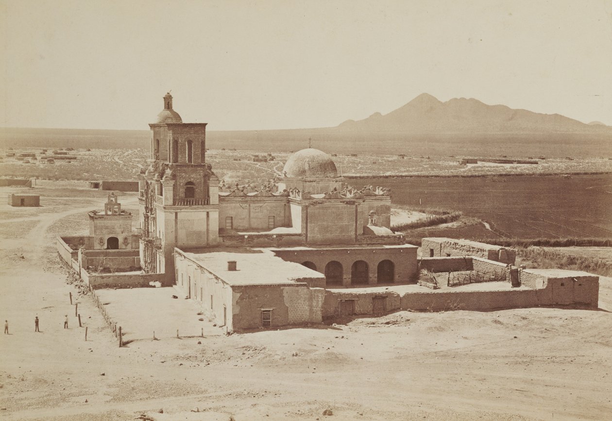 Celkový pohled na misii San Xavier v Arizoně od Carleton Watkins