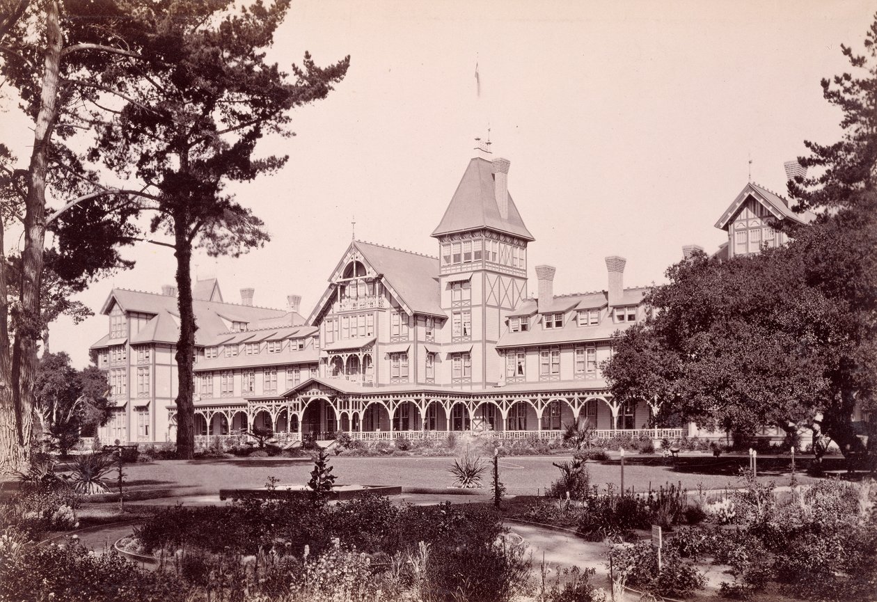 Hotel Del Monte, Monterey od Carleton Watkins