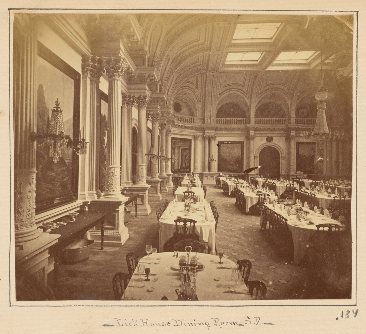 Jídelna hotelu Lick House, San Francisco od Carleton Watkins