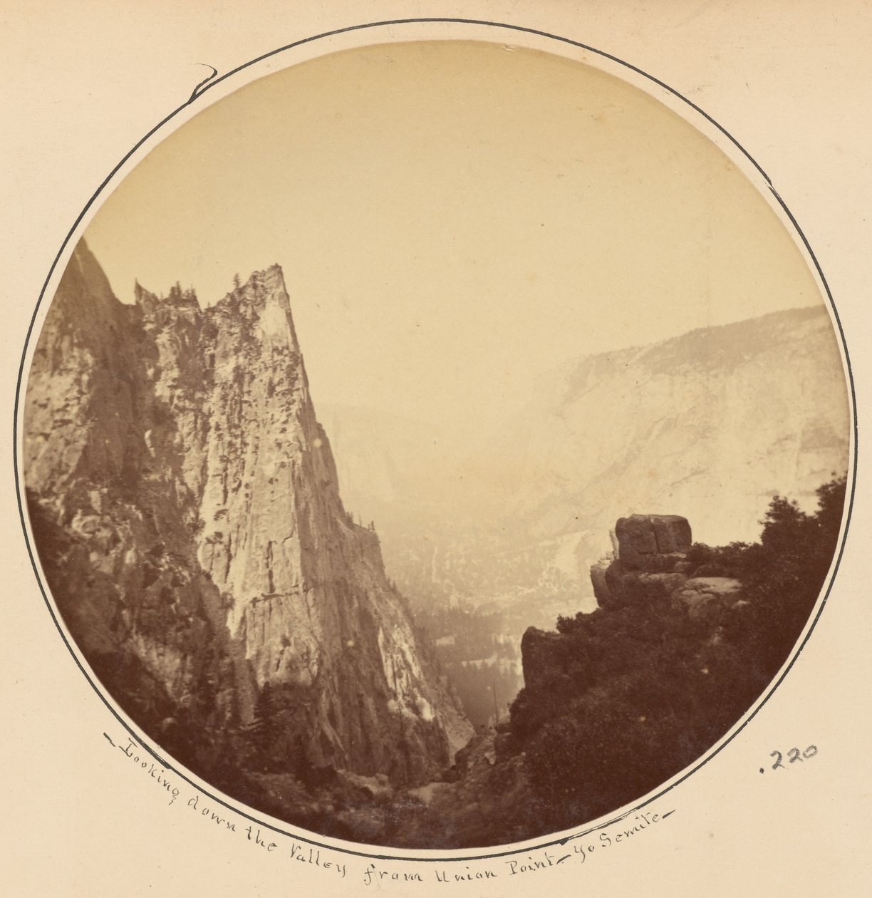 Pohled dolů údolím z Union Point, Yosemite od Carleton Watkins