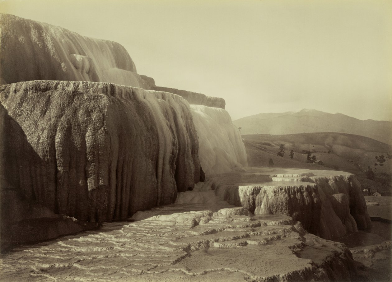 [Minerviny terasy, Národní park Mammoth Hot Springs] od Carleton Watkins