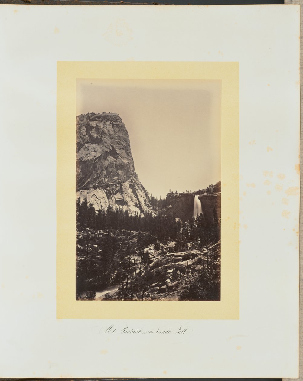 Mount Broderick a vodopád Nevada od Carleton Watkins