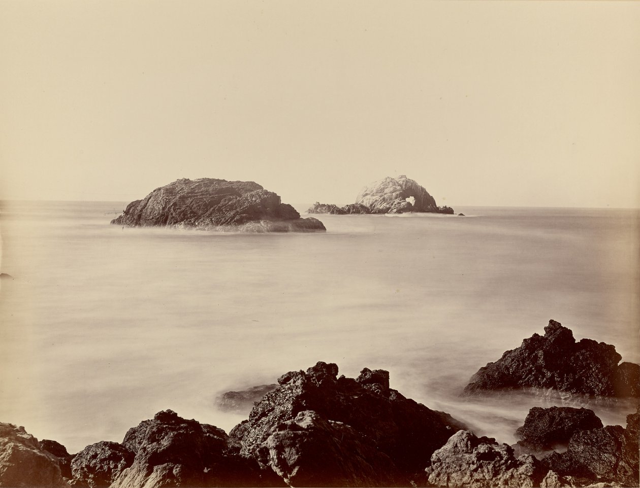 [Skalní útesy Seal Rocks z mysu] od Carleton Watkins