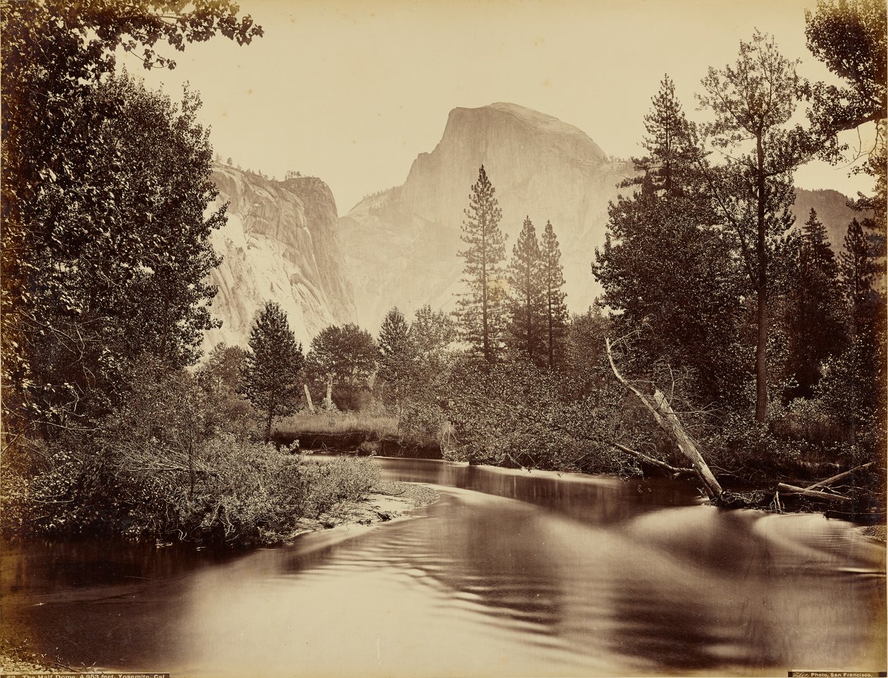 Half Dome, 4 953 stop, Yosemite, Kalifornie od Carleton Watkins