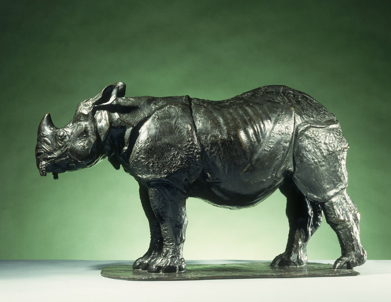 3letý nosorožec; Rhinoceros de 3 Ans, kolem roku 1910 (bronz s černohnědou patinou) od Carlo Bugatti