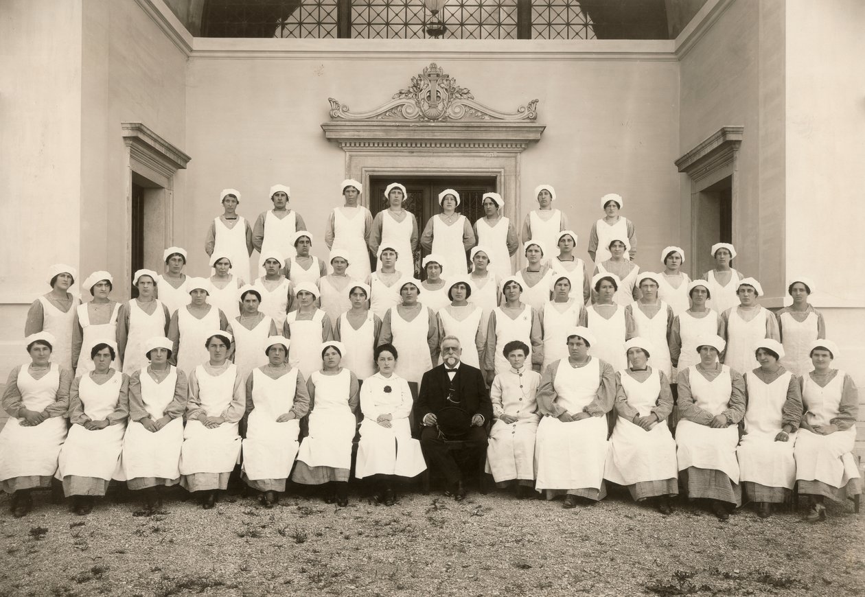 Skupinová fotografie psychiatrické sestry během první světové války od Carlo Wulz