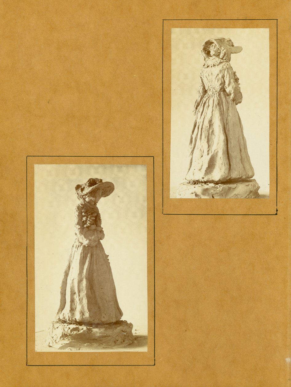 Clay Sketch od Caroline Risque, fotografie jejích soch, strana jedna od Caroline Risque