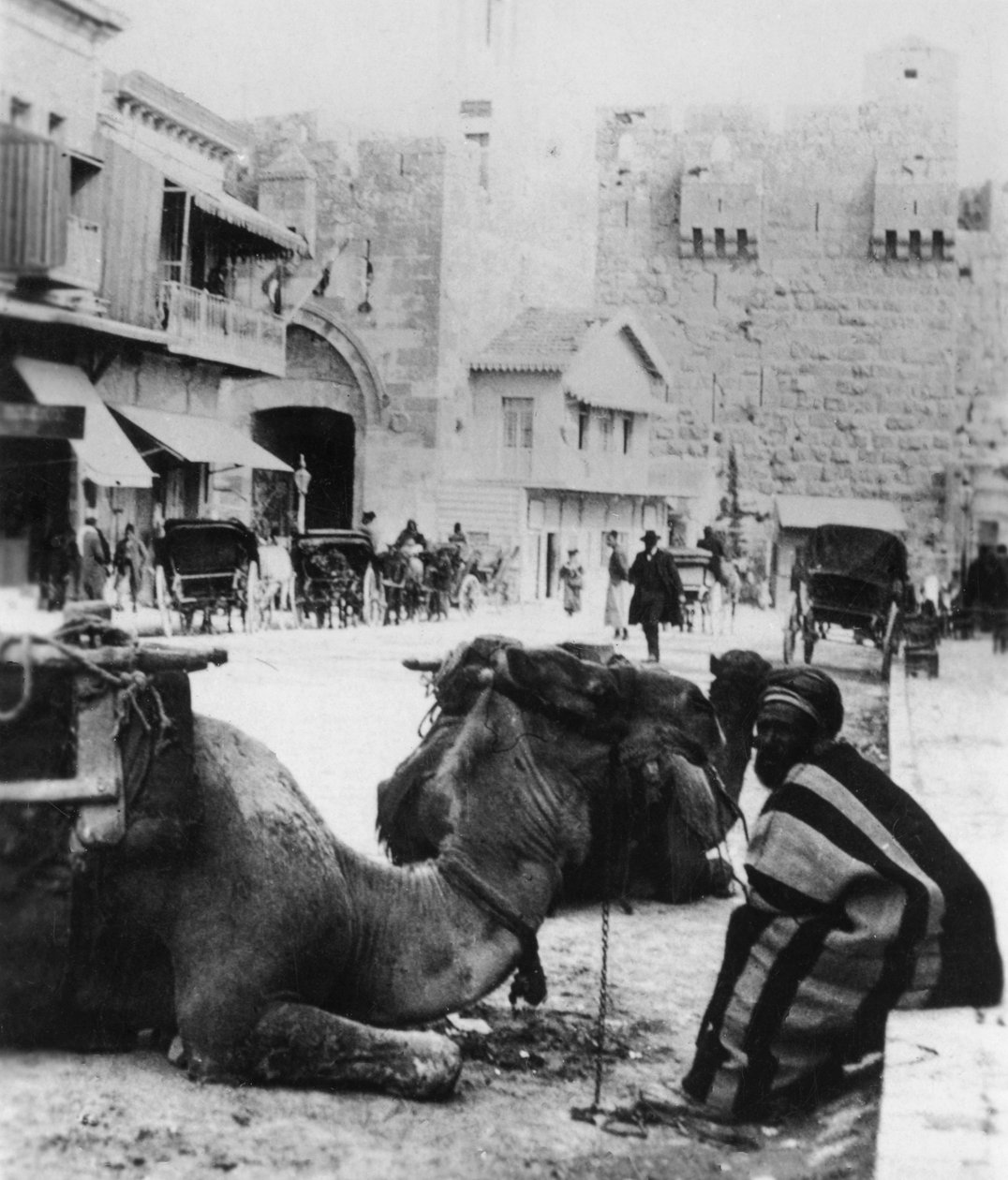 Blízko Jaffské brány, Jeruzalém, c1927-c1931 od Cavanders Ltd