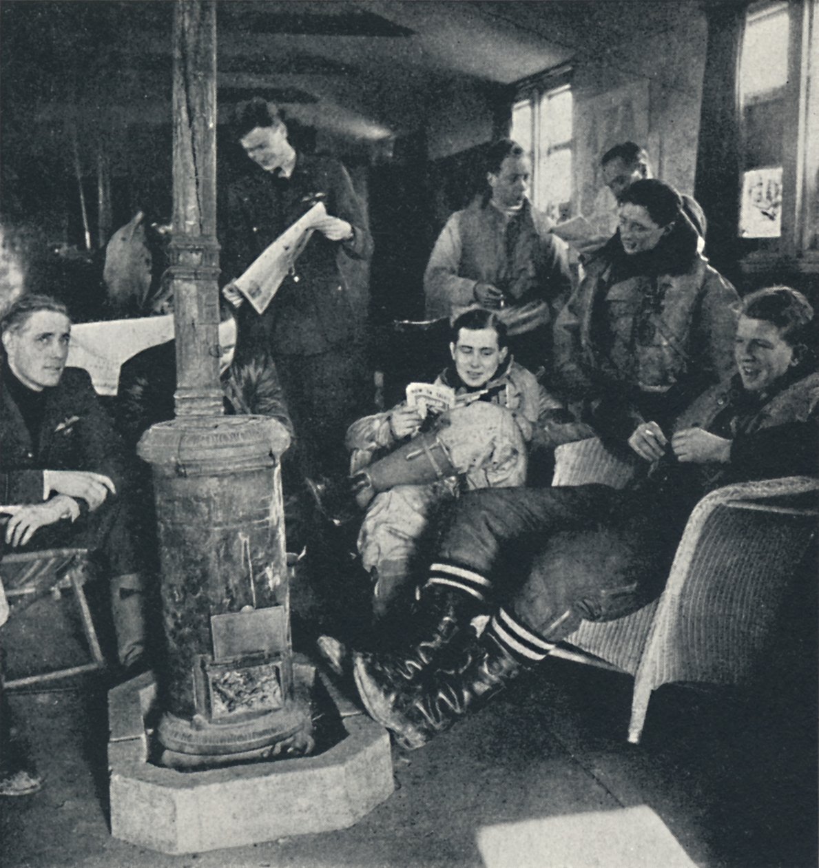 V pohotovosti, 1941 od Cecil Beaton