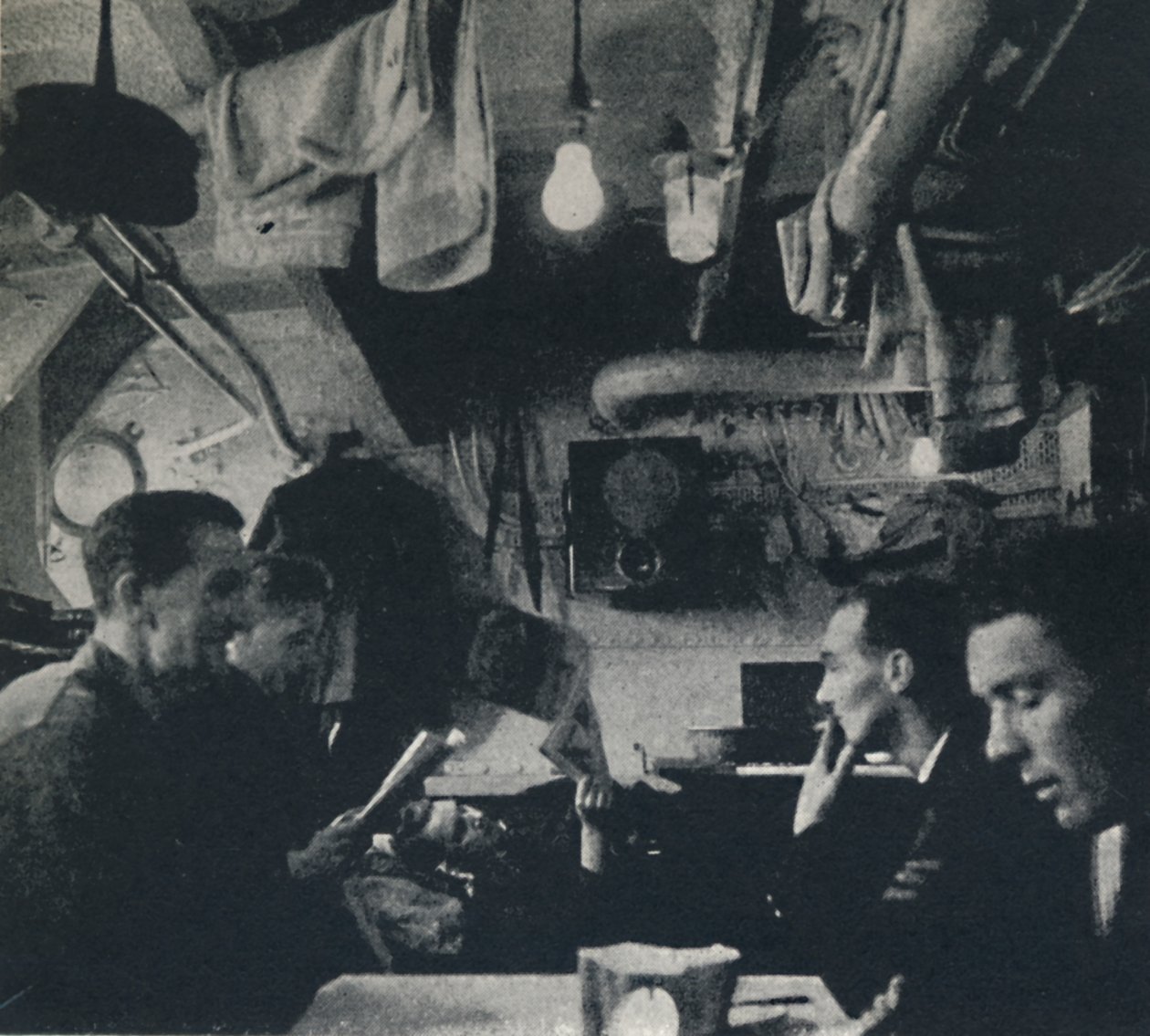 Funkční využití prostoru na jídelní palubě, 1941 od Cecil Beaton