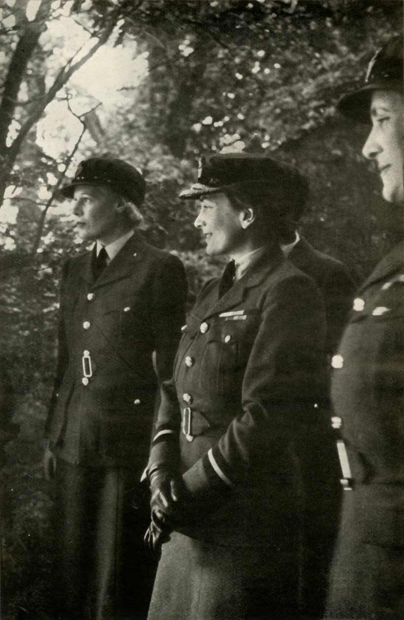 H.R.H. Vévodkyně z Gloucesteru, velitelka letectva, c1943. od Cecil Beaton