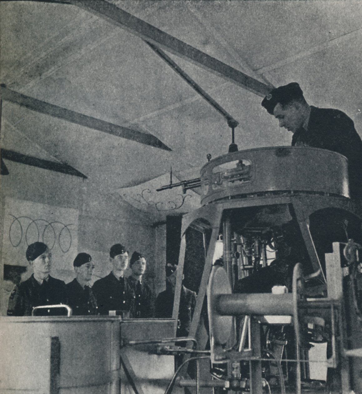 Instrukce pro letecké střelce, 1941 od Cecil Beaton