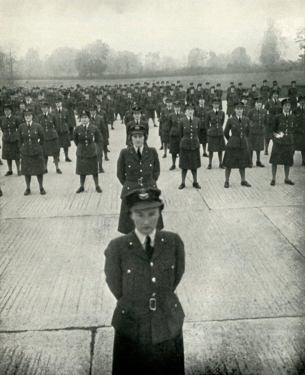 W.A.A.F. Důstojníci na jejich škole výuky, c1943. od Cecil Beaton