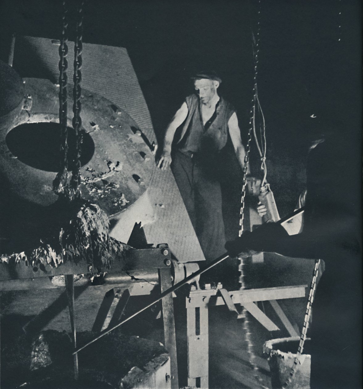 Dělník v letecké továrně na přípravu slitiny, 1941 od Cecil Beaton