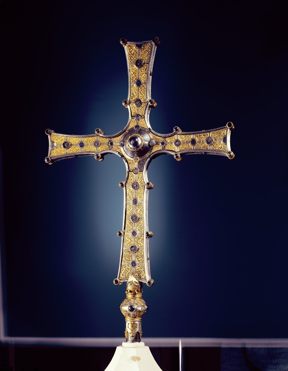Cross of Cong, County Mayo, Viking Age (bronz, zlatý filigrán, niello a sklo) od Celtic