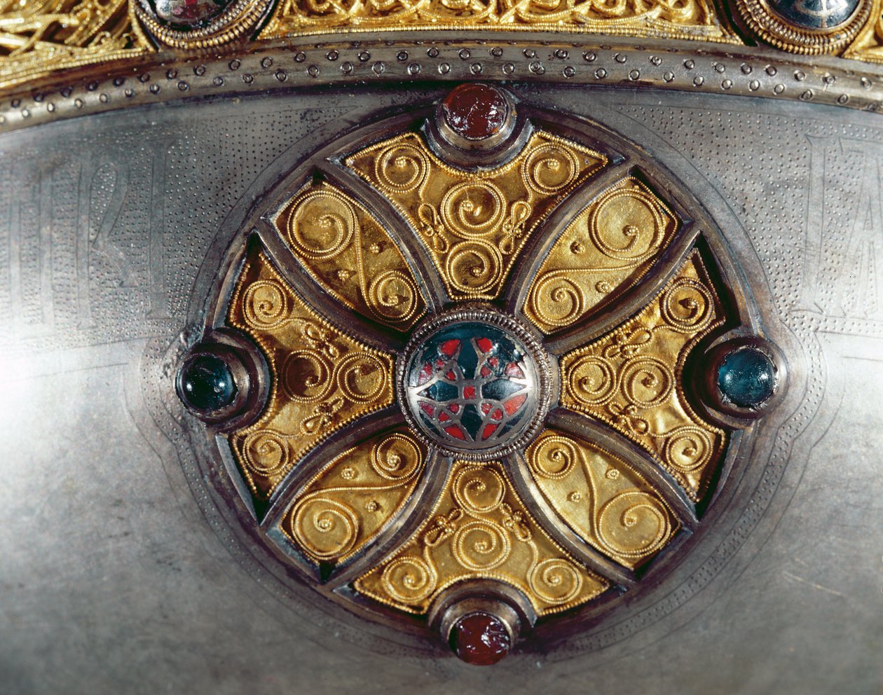 Kalich z Ardaghu, Reerasta, hrabství Limerick stříbro se stříbrným zlacením, smalt, mosaz a bronz detail 228699 od Celtic