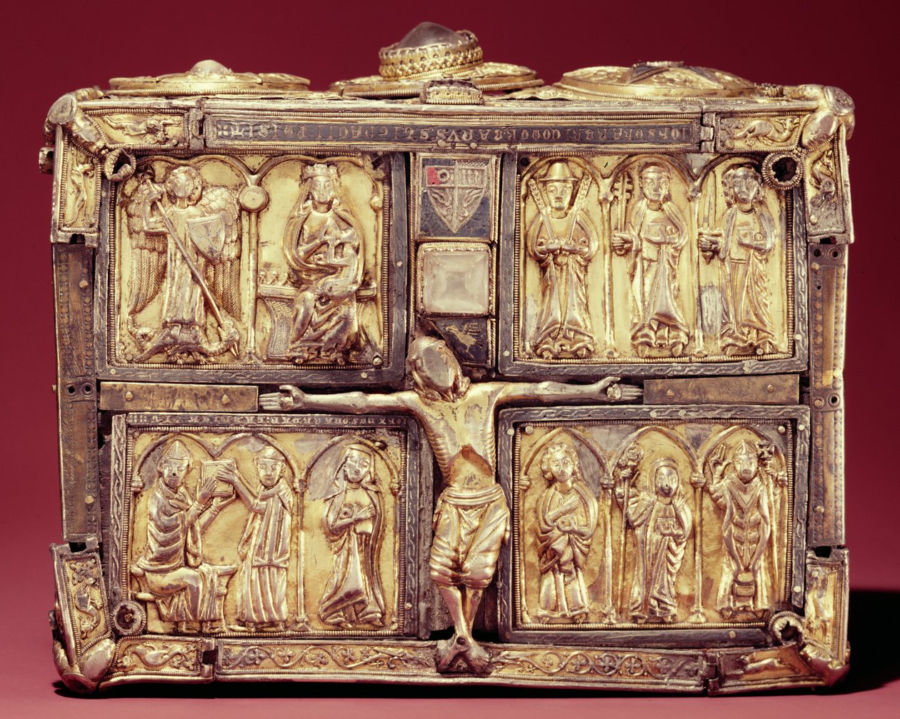 Vrchol knižní svatyně Domnach Airgid, Clones, hrabství Monaghan, 8. století, předělaný kolem roku 1350 (tis pokrytý bronzovými a stříbrně zlacenými pláty) od Celtic