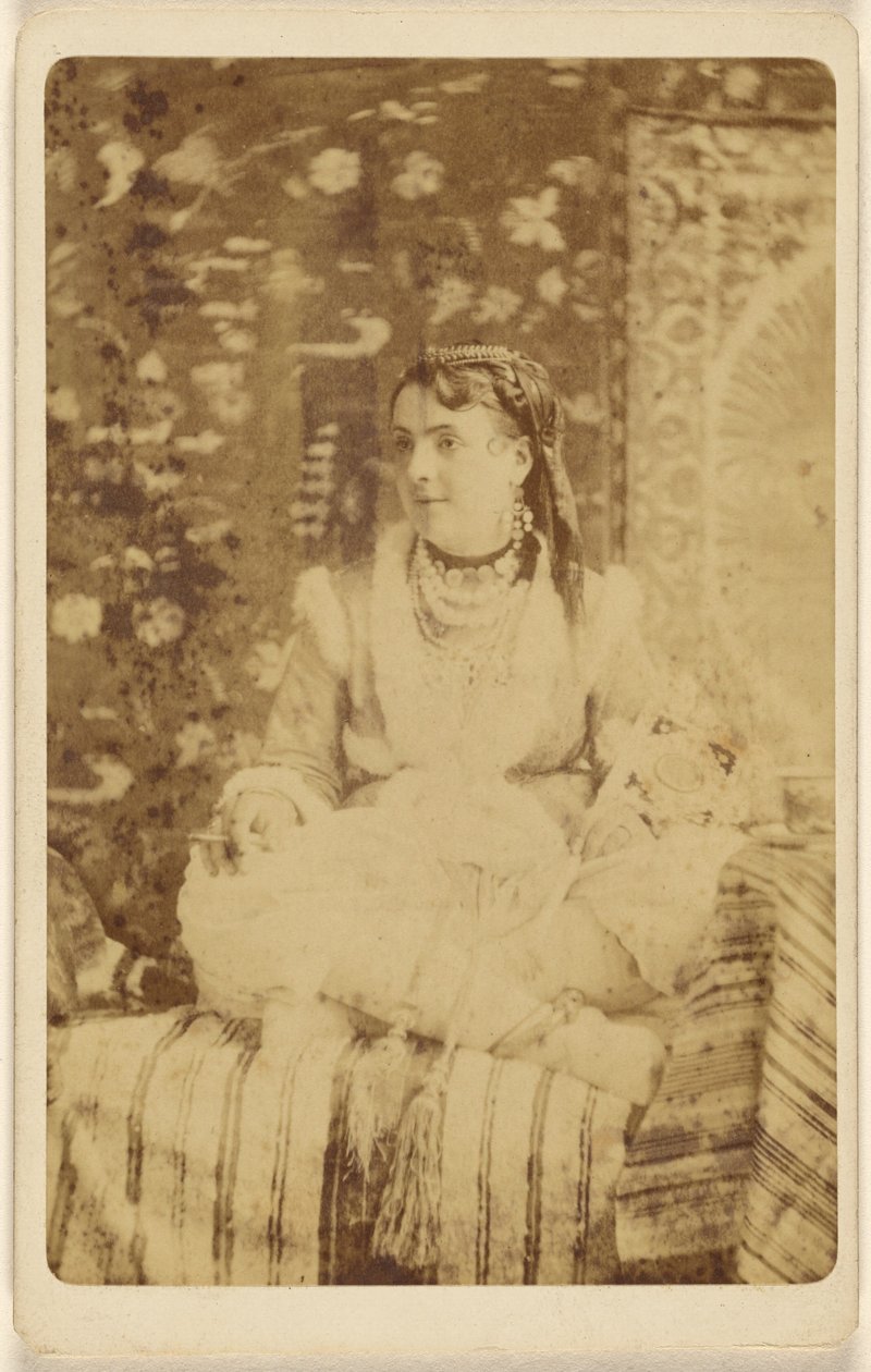 Čerkeská kráska. od Centennial Photographic Co.
