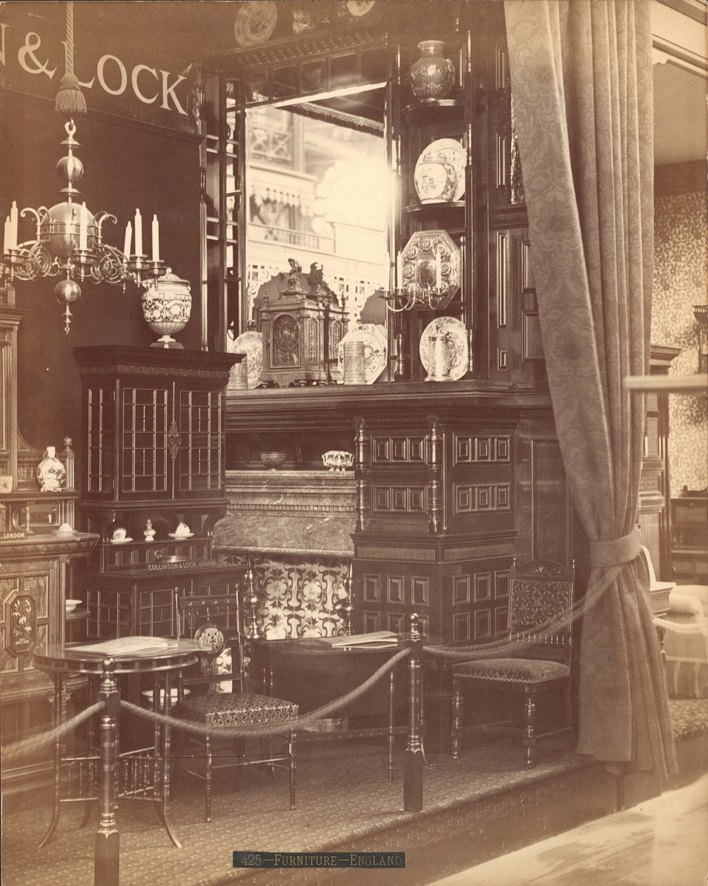 Výstava nábytku Collinson & Lock (stříbrný albínový tisk) od Centennial Photographic Co.