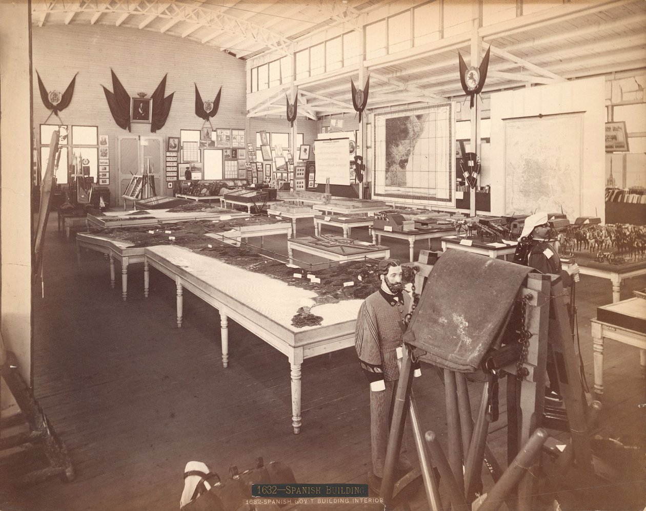 Interiér budovy španělské vlády, ve španělské části expozice stého výročí od Centennial Photographic Co.