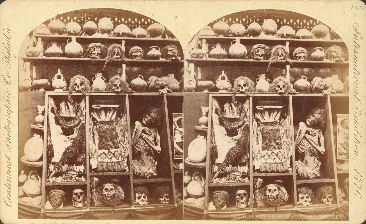 Peruánské mumie a keramika (stereograf) od Centennial Photographic Co.