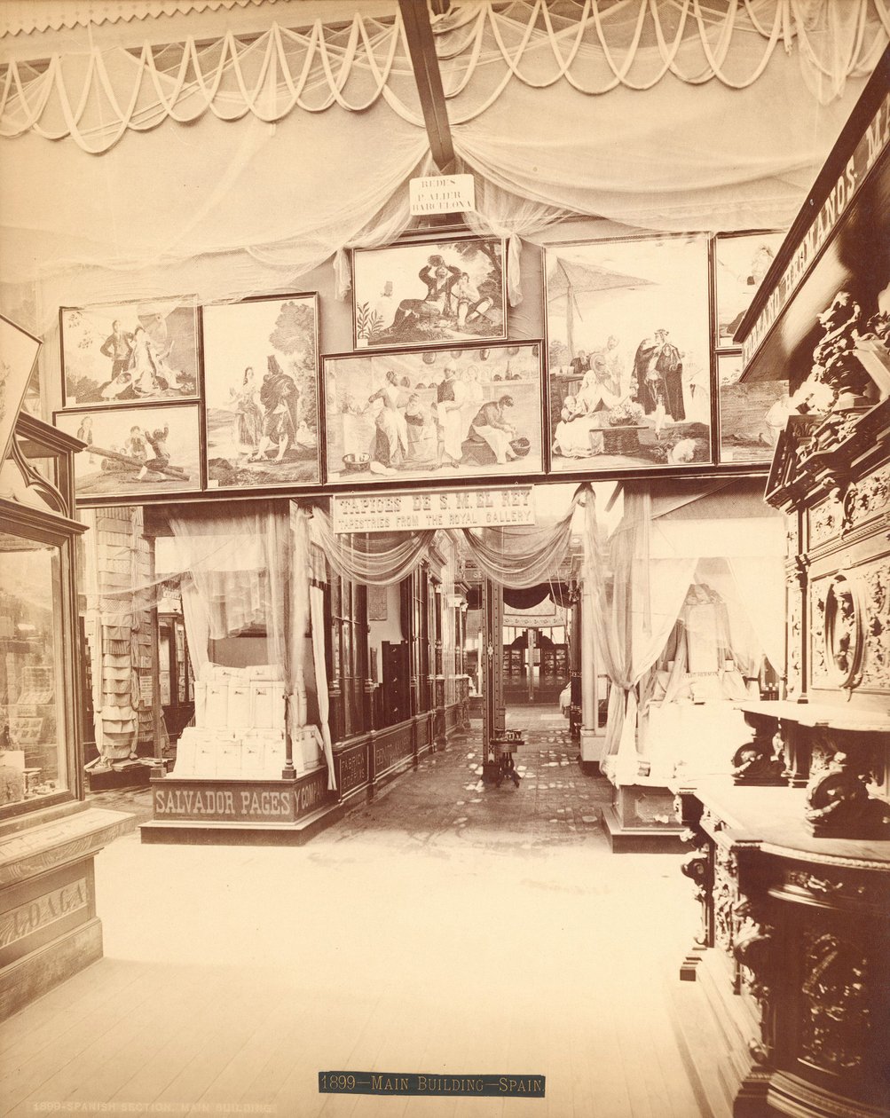 Pohled na hlavní budovu ve španělské části expozice stého výročí od Centennial Photographic Co.