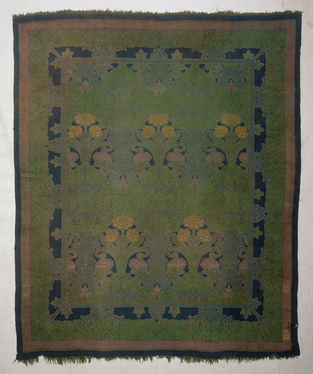 Donegal Carpet (viz také 131998) od Charles Francis Annesley Voysey