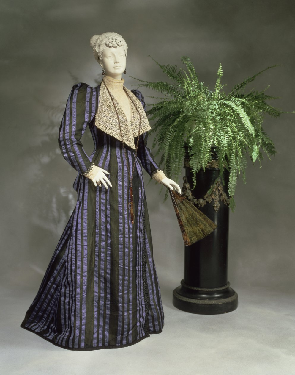 Recepční šaty c.1892 (textil) od Charles Frederick Worth