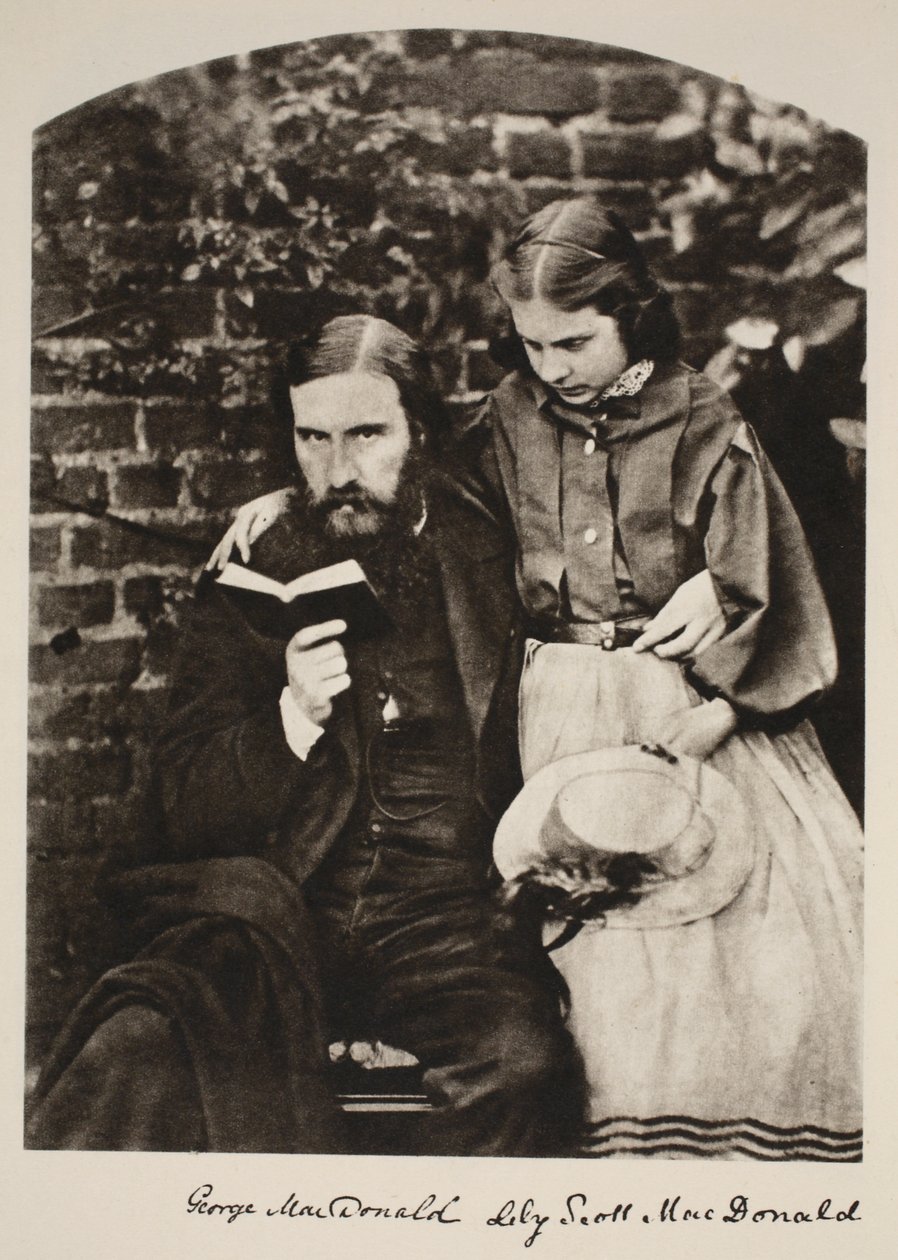 George MacDonald a jeho dcera Lily, 14. října 1863 (sépiová fotografie) od Charles Lutwidge Dodgson