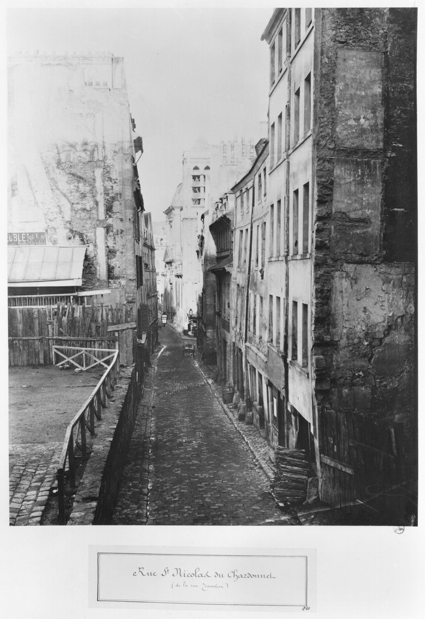 Rue Saint-Nicolas-du-Chardonnet, od ulice Traversine, Paříž, 1858-78 od Charles Marville