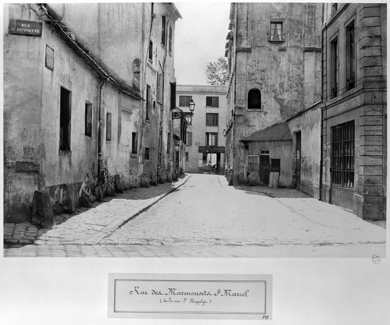 Rue des Marmousets Saint-Marcel, z rue Saint-Hippolyte, Paříž, 1858-78 od Charles Marville