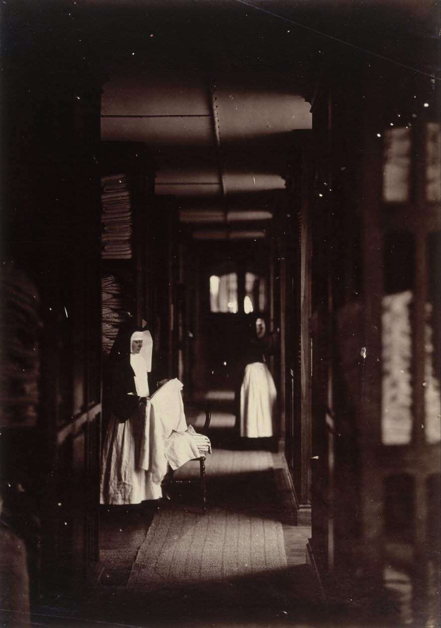 Imperial Asylum Vincennes, spodní prádlo od Charles Nègre