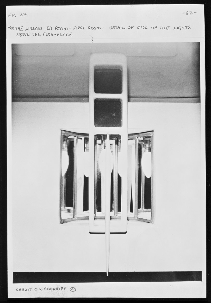 Svítidlo nad krbem ve Willow Tea Room, Glasgow (rekonstrukce) od Charles Rennie Mackintosh