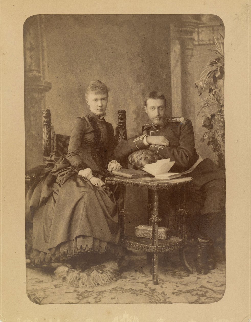 Constantin Constantinovič z Ruska a Elisabeth Mavrikievna z Ruska (rozená princezna Alžběta ze Saxe Altenburg) - velkovévoda Constantine Constantinovič z Ruska (1858-1915) a velkovévodkyně Elizaveta Mavrikievna z Ruska (1865-1927), Bergamasc od Charles Bergamasco