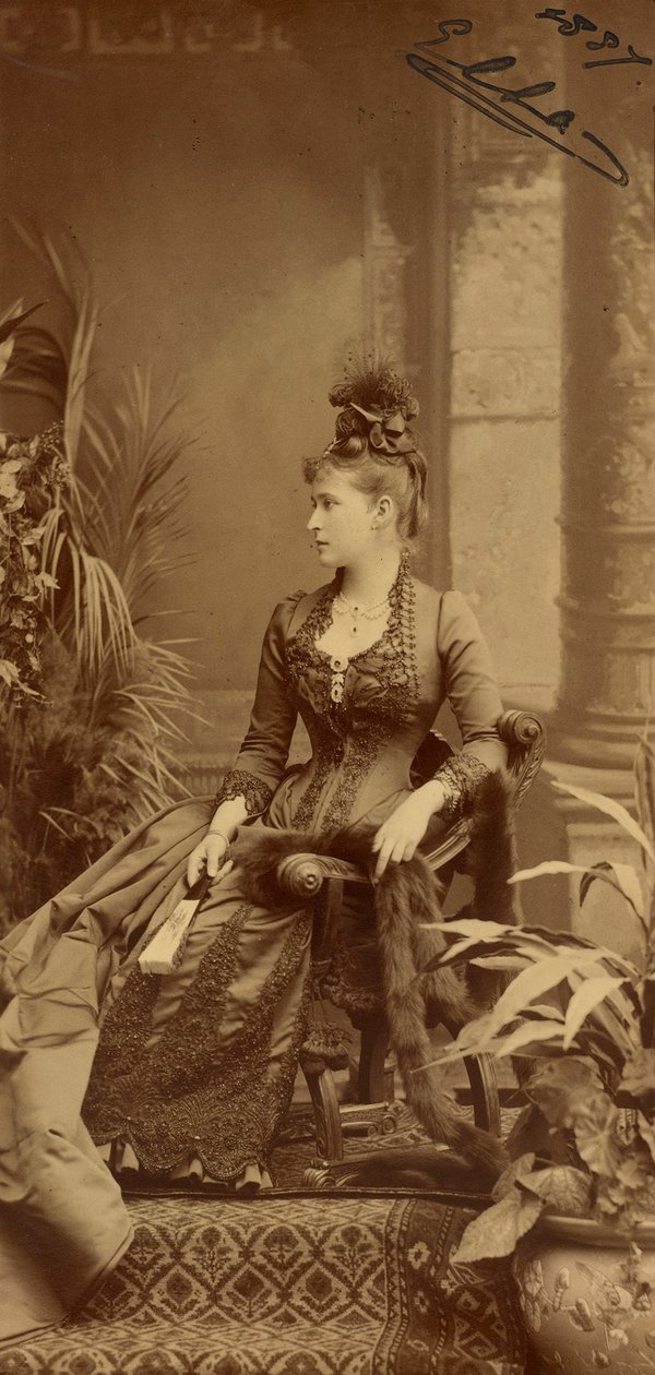 Elisabeth Fiodorovna de Russie (Elisabeth de Hesse Darmstadt) (1864-1918) - Portrét velkovévodkyně Elizavety Fjodorovny (1864-1918), princezny Alžběty Hesenské a od Rýna, Bergamasco, Charles (Karl) (1830-1896). Stříbrná želatinová fotografie od Charles Bergamasco