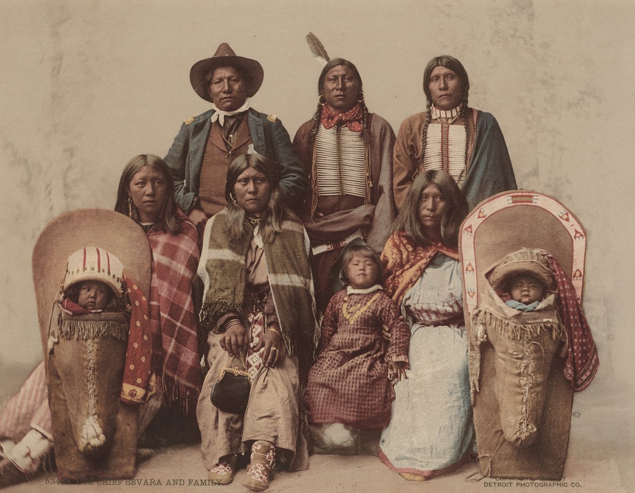 Náčelník Ute Severo a jeho rodina,c. 1885, publikováno 1899 (foto) od Charles A. Nast