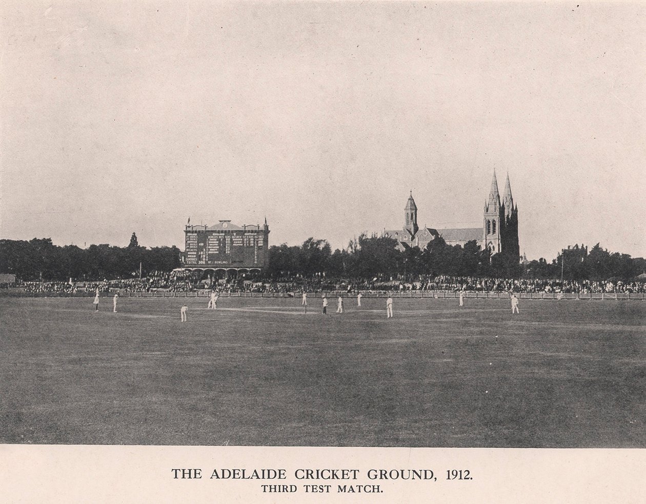 The Adelaide Cricket Ground, třetí testovací zápas mezi Austrálií a Anglií, 1912 od Charles Alfred Petts