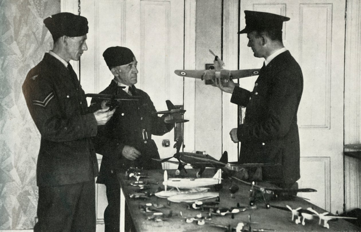 Personál RAF se učil identifikovat letadla během druhé světové války, 1941. od Charles Brown