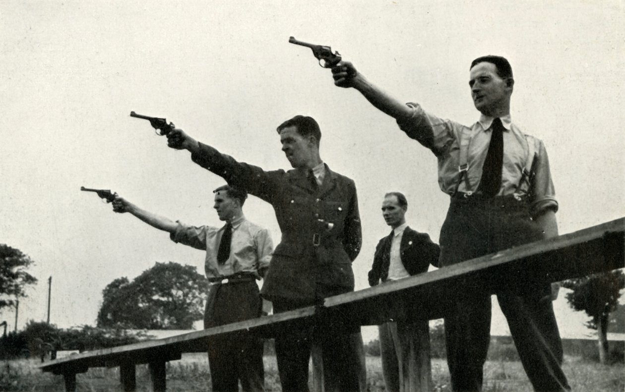 Cvičení s revolverem na Základní letecké výcvikové škole, 1941. od Charles Brown