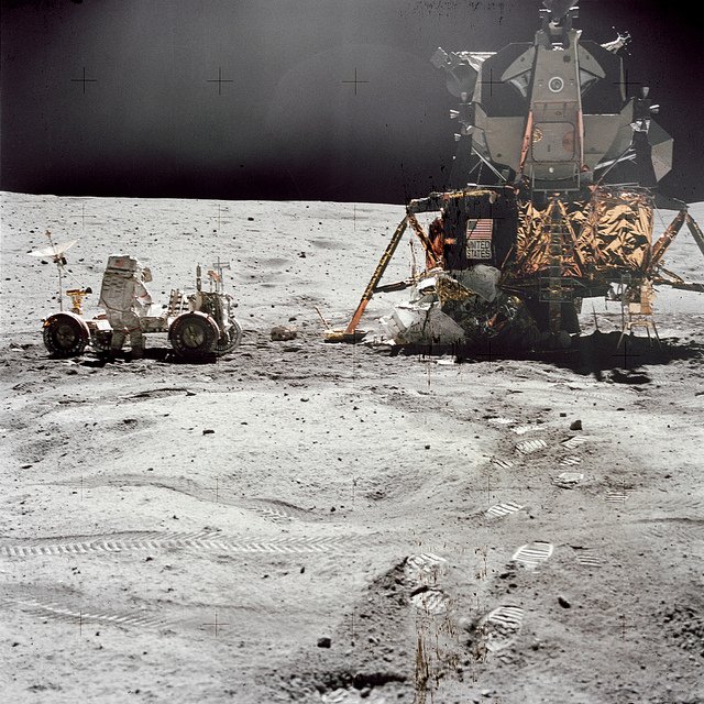 Apollo 16 Lunar Module Orion na měsíčním povrchu, 21. dubna 1972. od Charles Duke