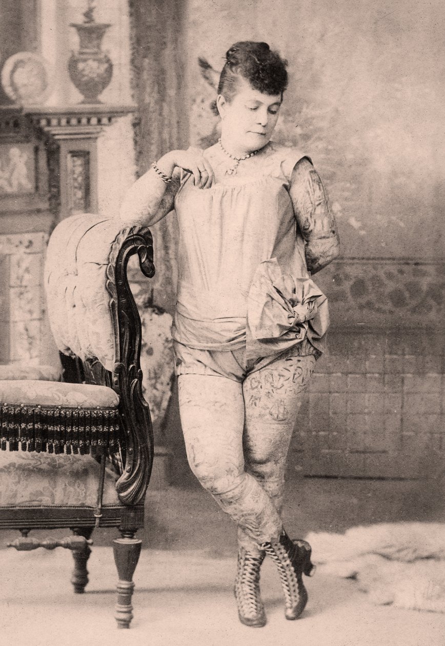 Portrét potetované ženy Nory Hilderbrandtové, kolem roku 1896 od Charles Eisenmann