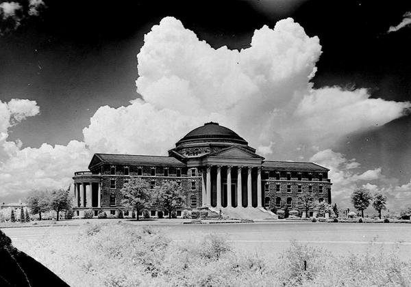 Jižní metodistická univerzita v Dallas Hall od Charles Erwin Arnold
